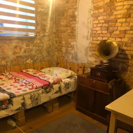 Ozzy Homes Apartment *